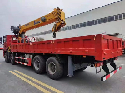 國六陜汽20噸徐工隨車吊 高效運輸與起重作業(yè)的完美結合